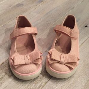 Pink sparkly tennis shoes with bows